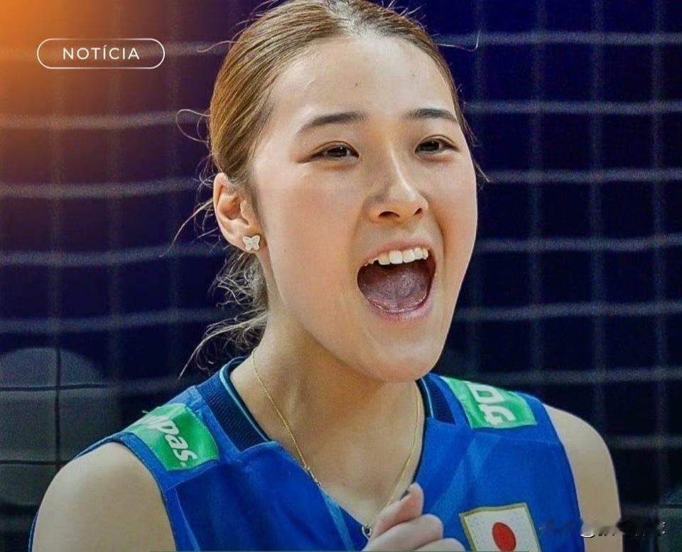 佐藤淑乃24岁，身高1.78米，日本女排主攻手，扣球高度可达3米05。技术全面，