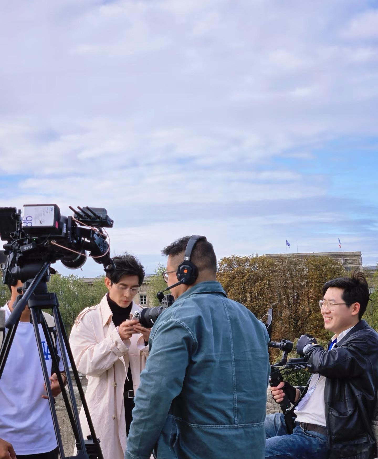 短剧是真有钱了，大老远跑法国实景拍摄[笑着哭]​​​