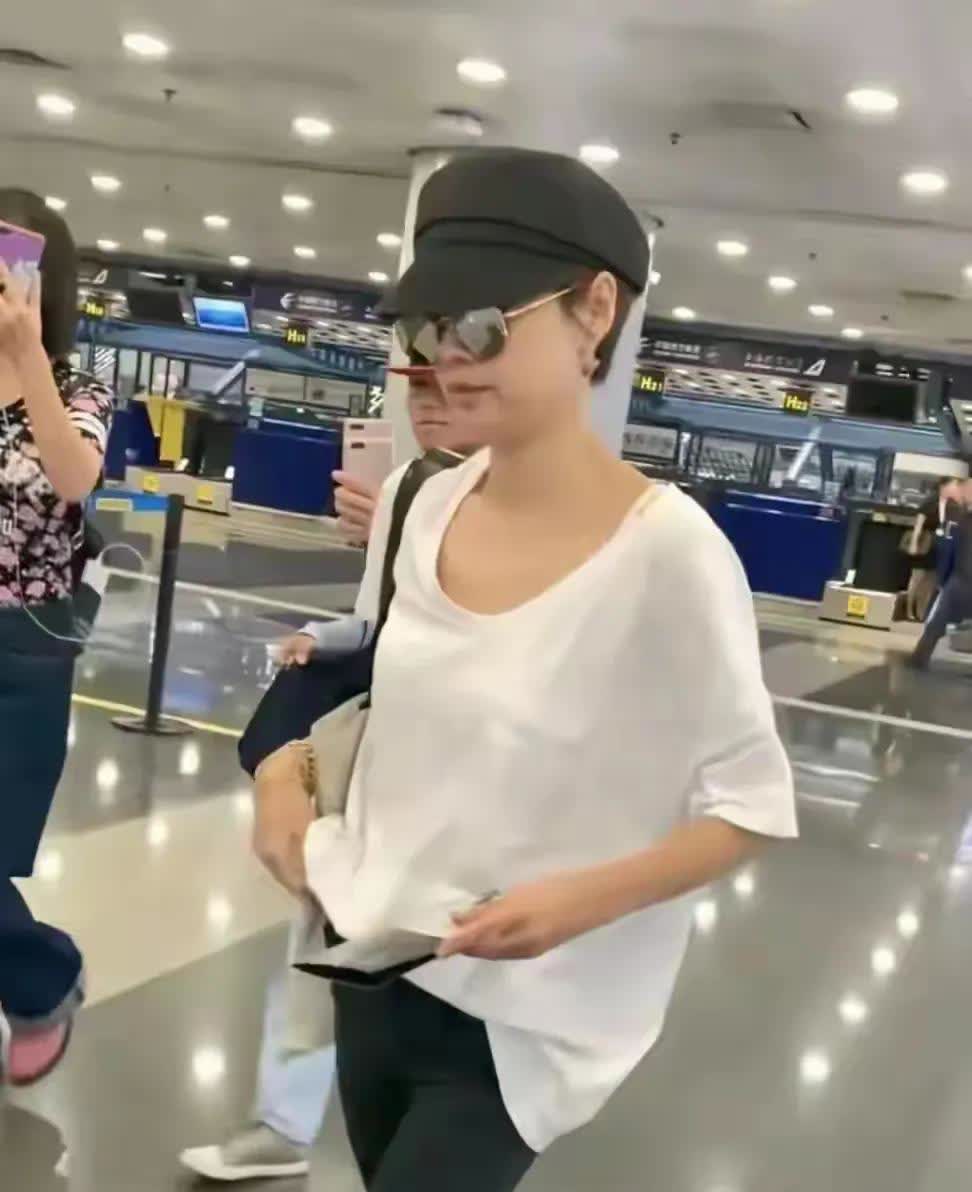 这才是马伊俐最真实的样子：身材干干瘪瘪，看起来营养不良的感觉