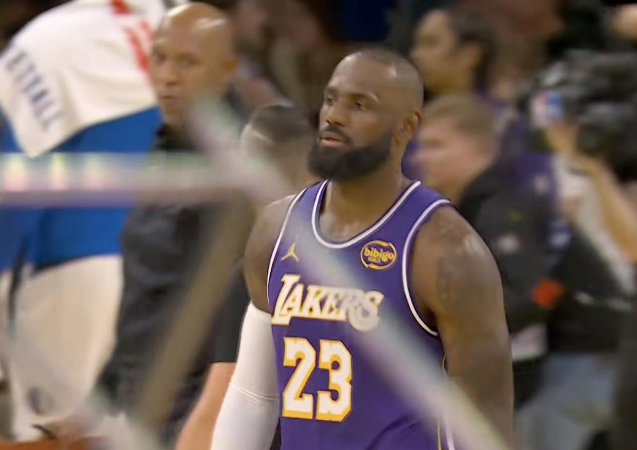 有一说一，今日弗拉格和詹姆斯根本不在一个级别！！弗拉格:本场比赛上场36分钟