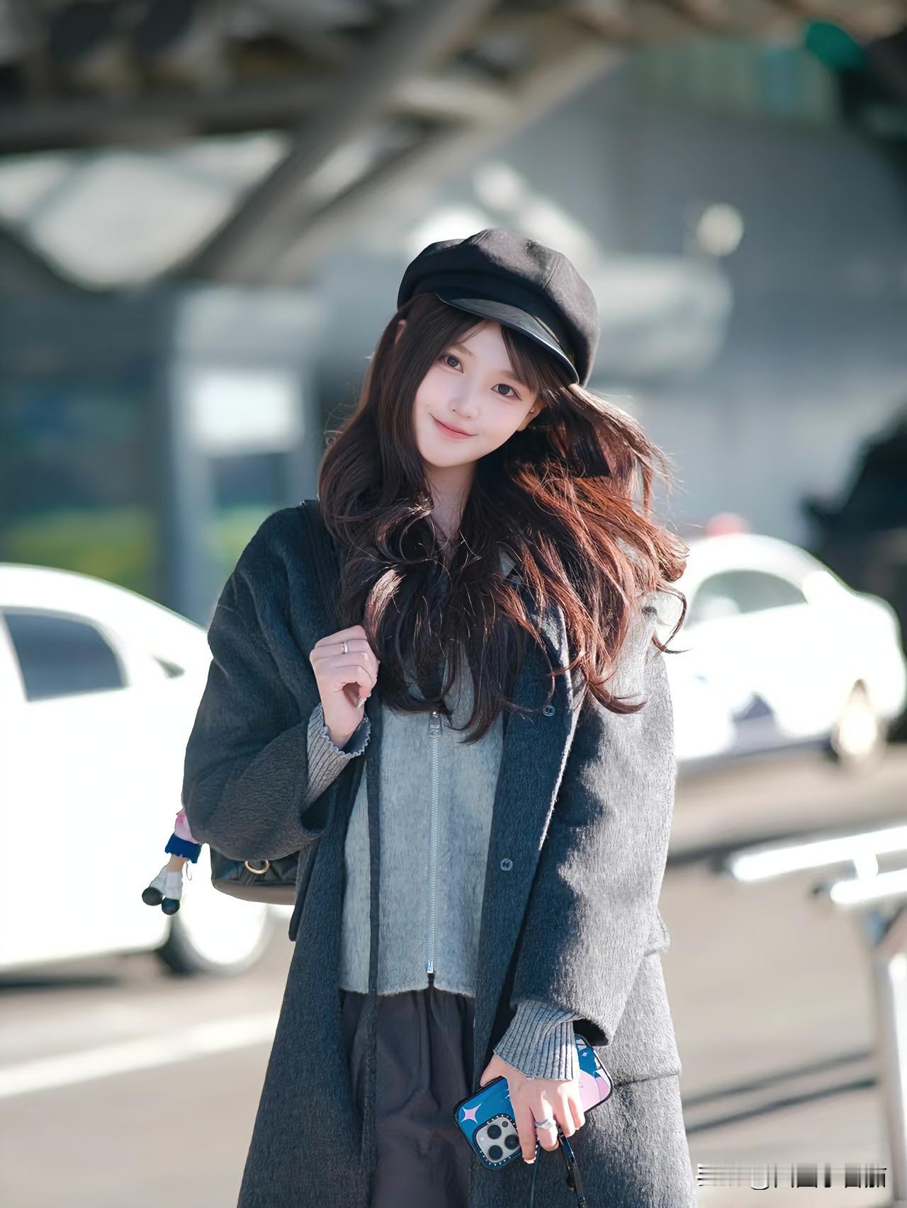 女孩子怎么穿搭既时尚又好看?『极简美学ℓ冬阳下的静谧时光』米白羊毛大衣与驼色