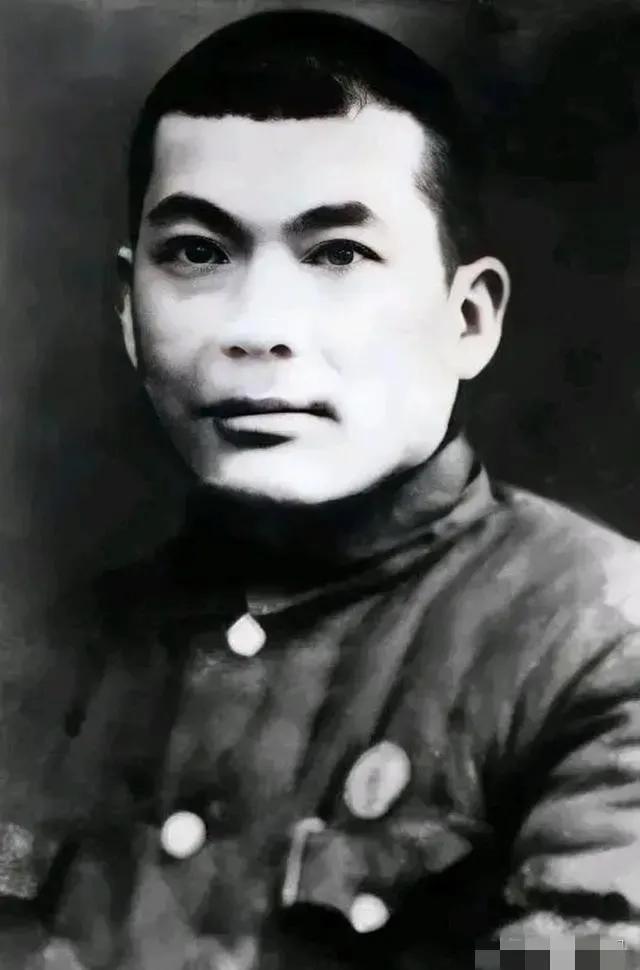 1940年，吴凤翔准备刺杀日军少将，但到门口时却发现屋内有好几名日军，他没把握，