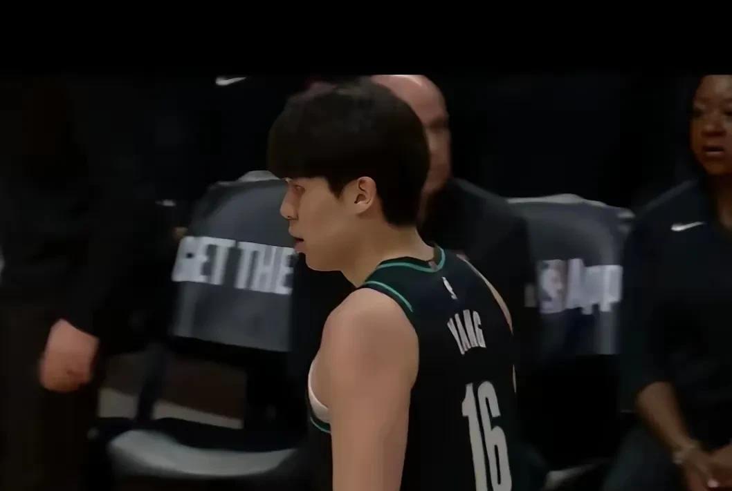拿杨瀚森出气，开拓者主帅真不是物！开拓者对阵公牛的比赛，最后被武切维奇三分绝杀