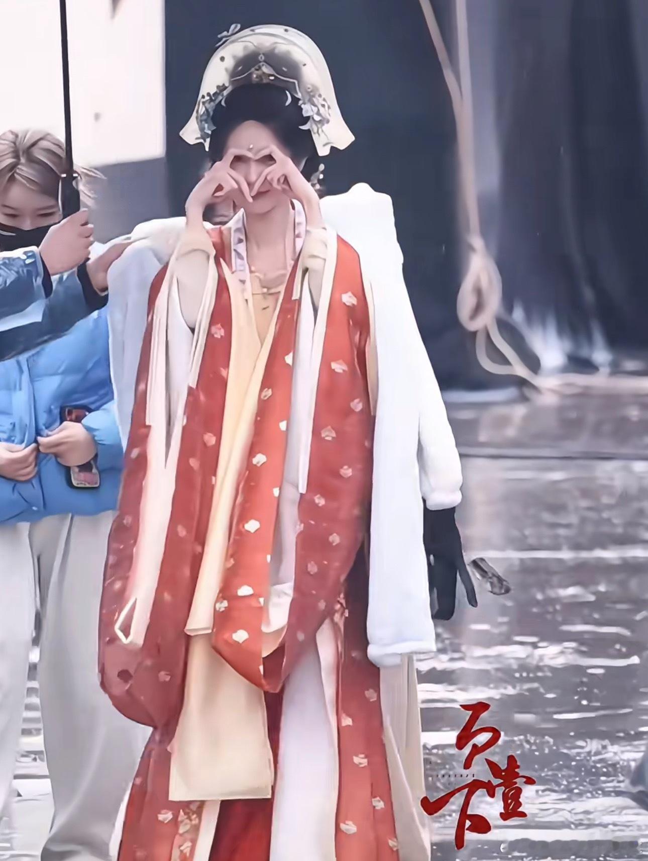 李一桐《金枝》造型好多头冠。“宋冠”宋代最重要的时尚单品，有身份地位的女性日常要