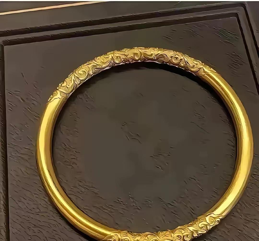 金价飙到1400元/克，年轻人反倒不买金店账了？办公室95后扎堆戴的金镯子，