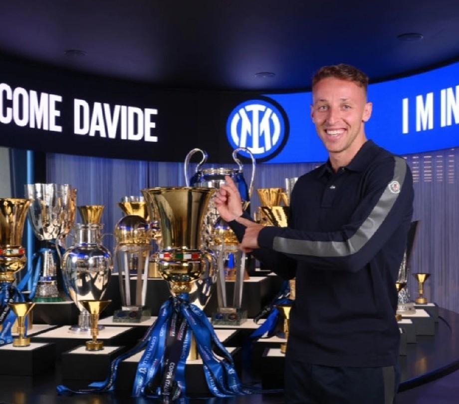 果然想白嫖弗拉泰西！记者阿尔曼多·阿雷涅洛的消息，尤文图斯提议500万租借外加1