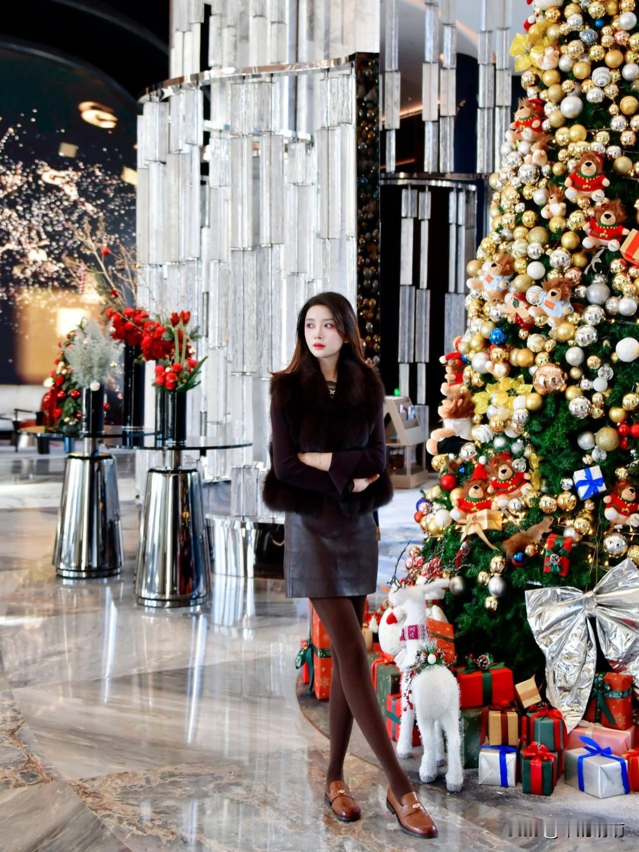 优雅冬日穿搭，毛绒外套+丝袜+皮鞋，温暖又时尚！分享高跟鞋的穿搭高跟鞋一般穿多