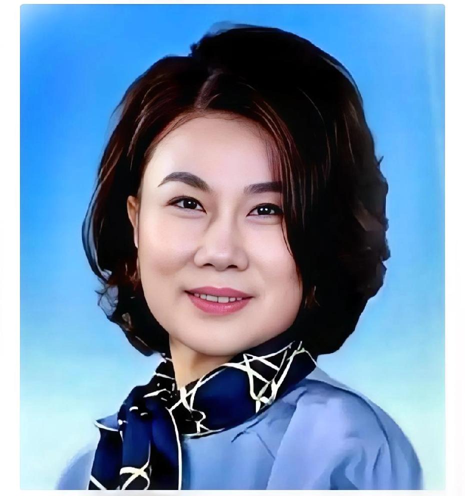 能给八万员工分房的董明珠，搞不定一件事。她四十几岁的儿子，还没结婚。外人眼