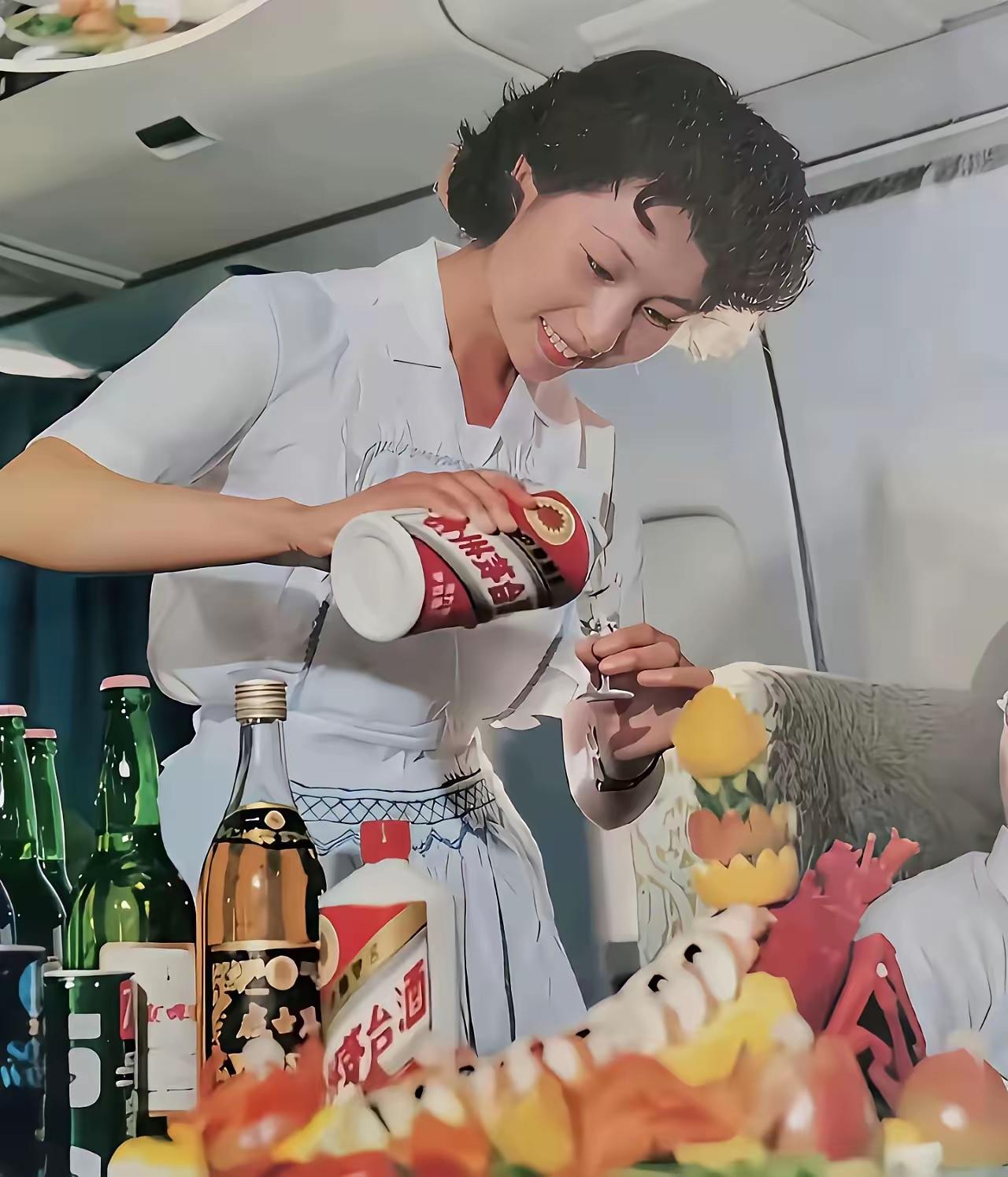 大家猜猜这是什么年代的餐车，估计年轻人不敢想，五六十年代的人也很少经历过。可能是