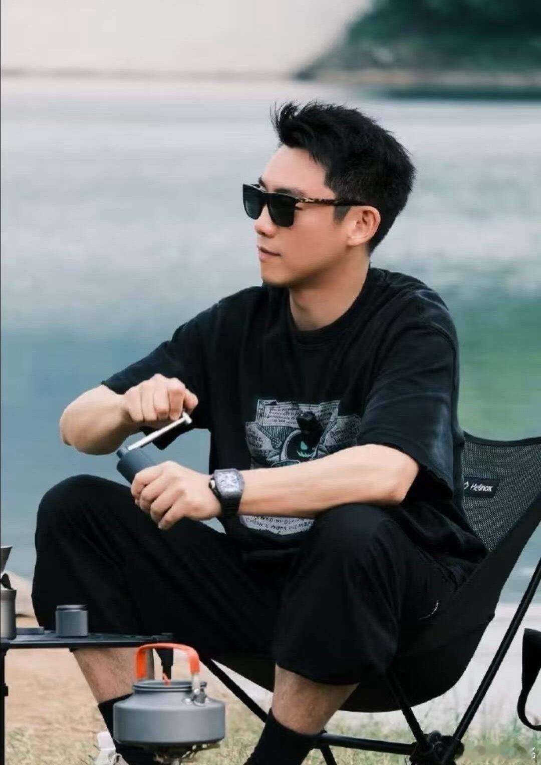 1.陈瑶和韩东君谈过一段，友情转正，最后男方觉得太别扭了，就退回去当朋友了，然后