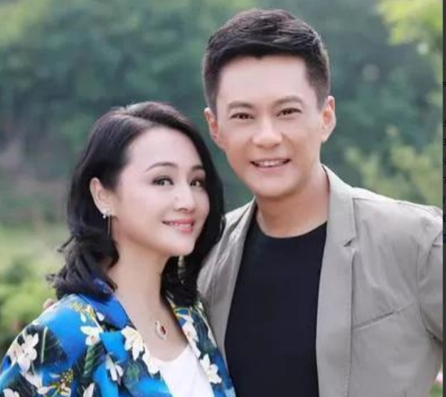 2009年，曹颖嫁给了没有名气的王斑，婚后不久就生下一个儿子，可儿子才刚满月，曹