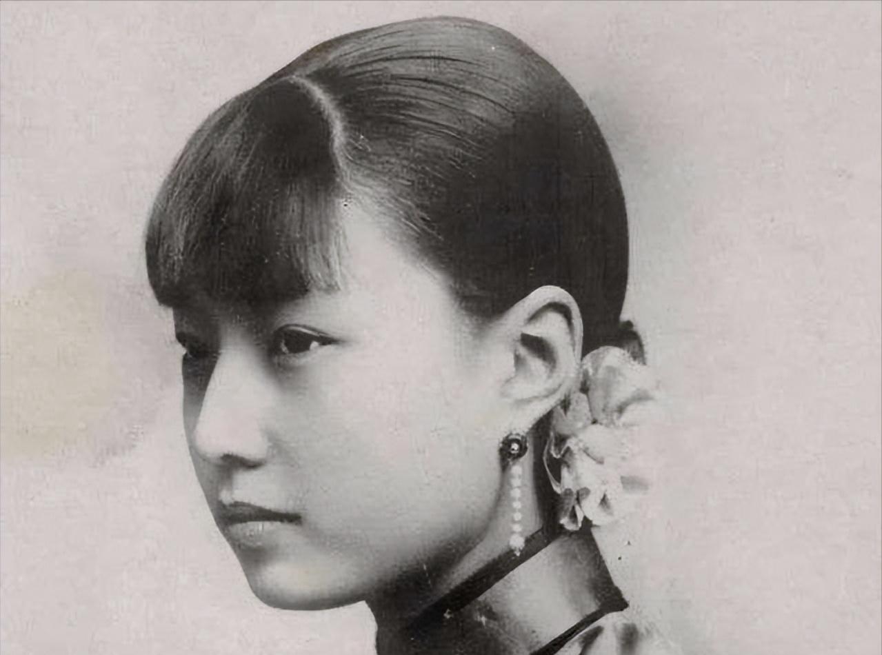 1921年，27岁的梅兰芳娶16岁的福芝芳，娶亲当晚，他没有入洞房，转身去了原配