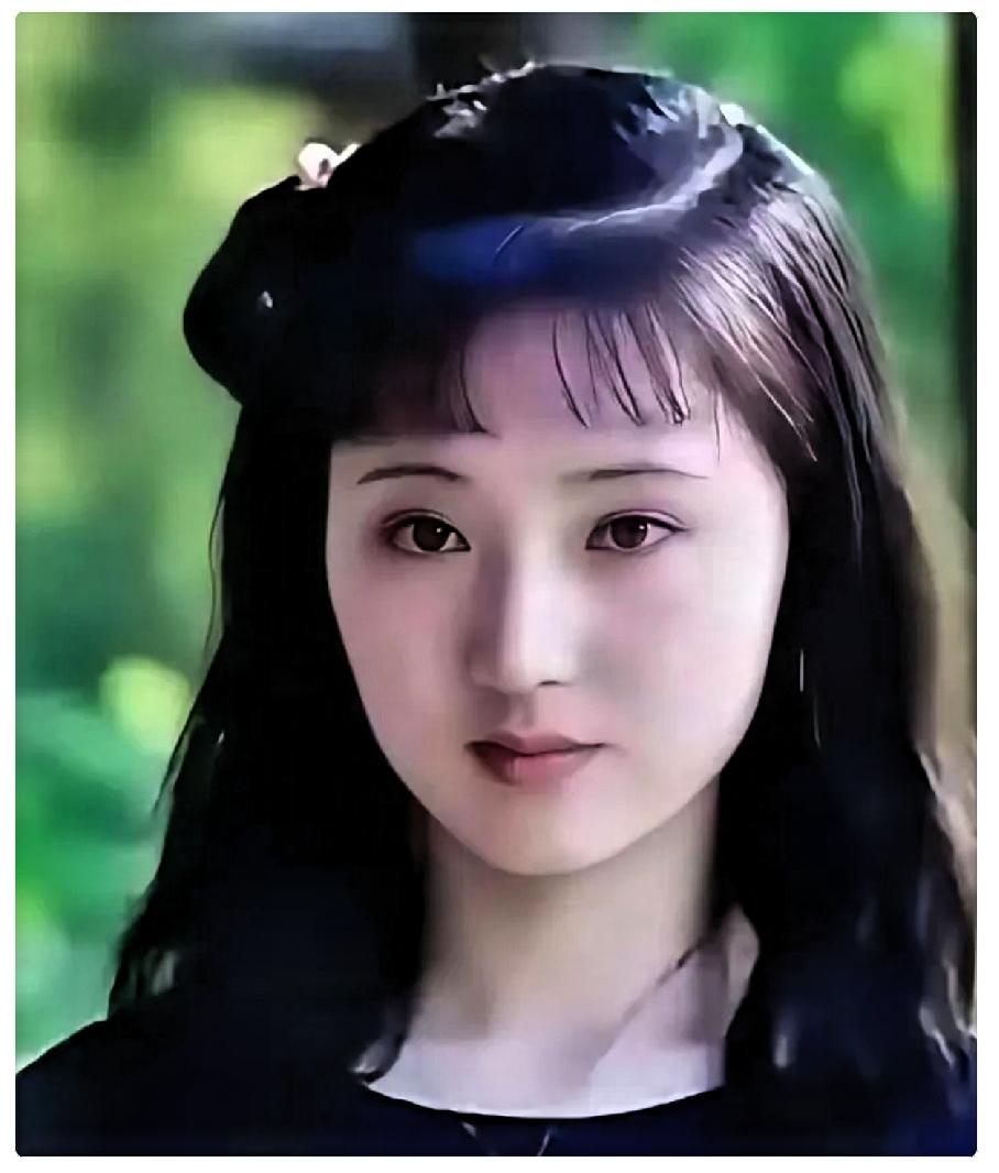 太像了！福州高三女生白陌艺考照片刷屏。眉眼、鼻子、脸型跟87版陈晓旭几乎一个模子