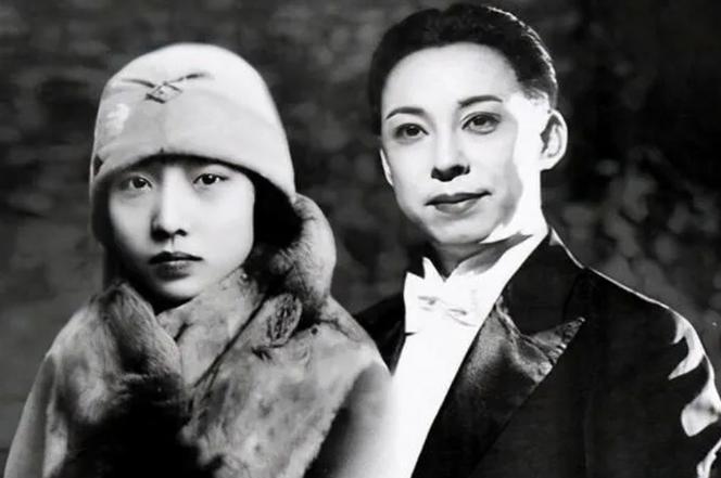 1956年，62岁的梅兰芳专程到香港，对48岁前妻孟小冬说：“跟我回大陆吧，我们