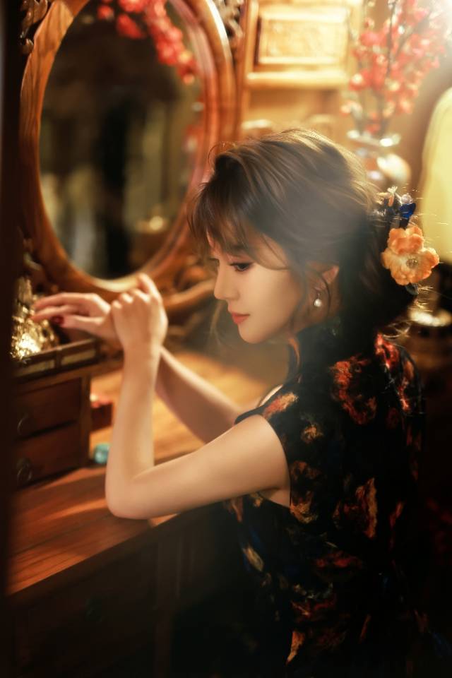 旗袍写真，把东方韵味穿在身上，美到骨子里。