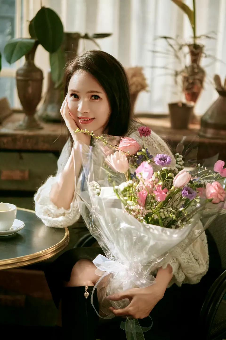 当年，张菲采访伊能静：“你觉得这个世上有真命天子吗？”5年前，伊能静最引以为傲的