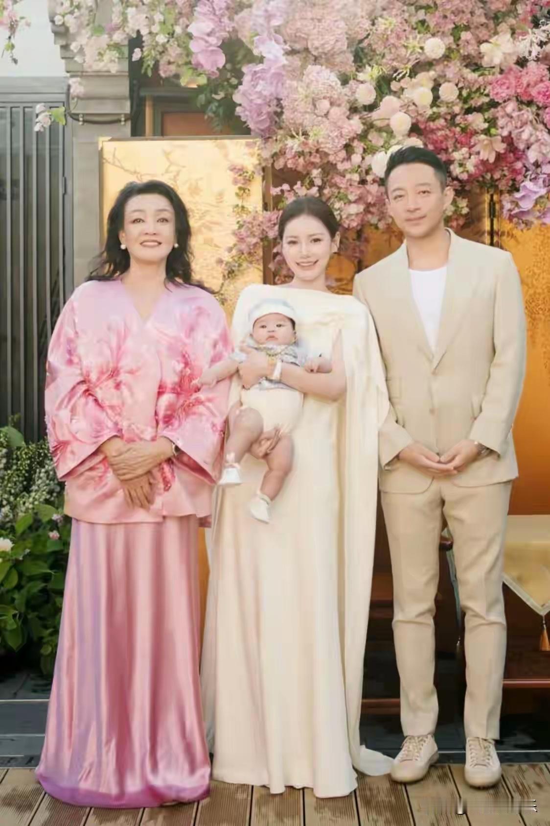 汪小菲这剧本我看不懂，典型的只许州官放火，不许百姓点灯。我犹记得前些天他骂母亲晒