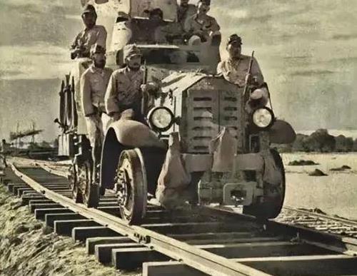 1943年，八路军队长发现了一件蹊跷事，就是只要八路军只要在铁路线上一活动，日伪