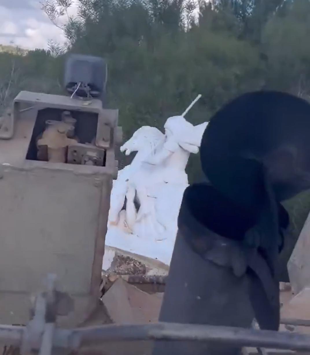 现在最尴尬的是黎巴嫩。之前，以为以色列只是为了打击真主党，但是现在，以色列把