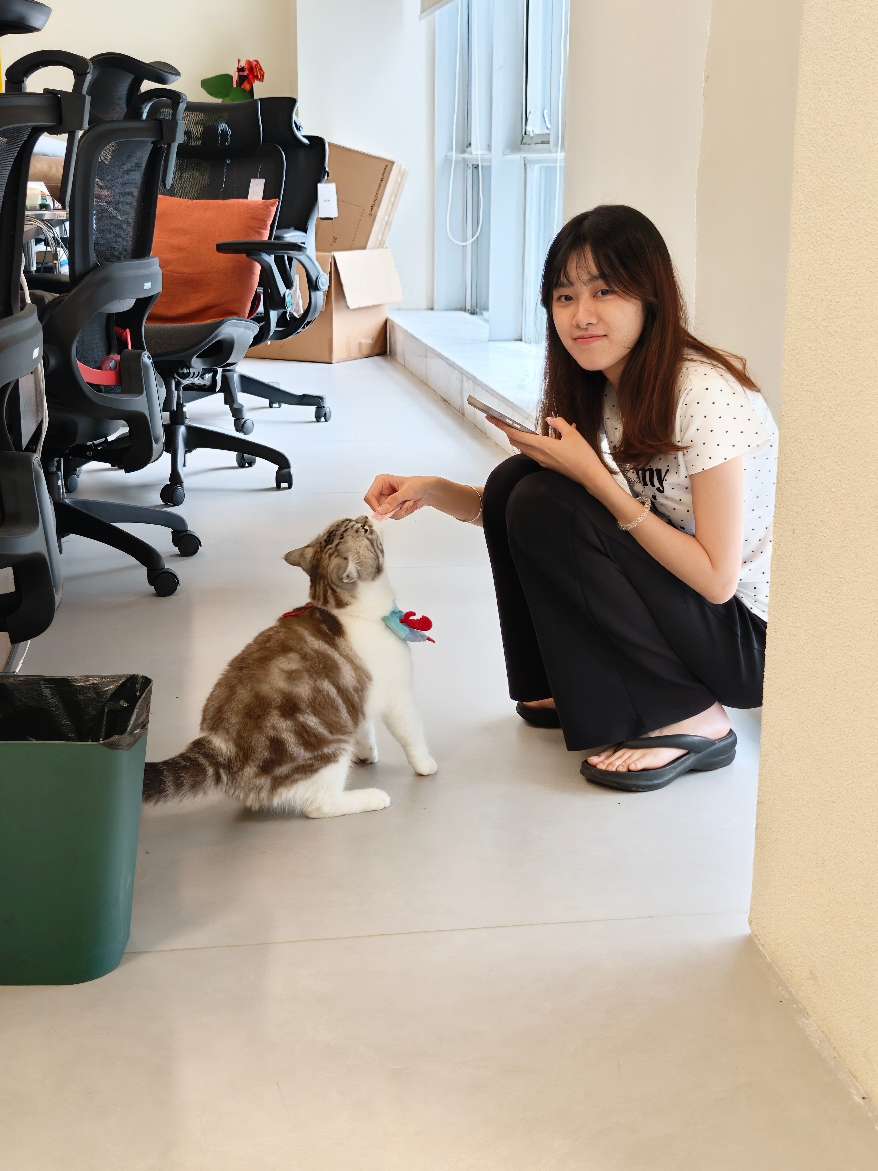 表妹小雨和猫，都一样可爱漂亮