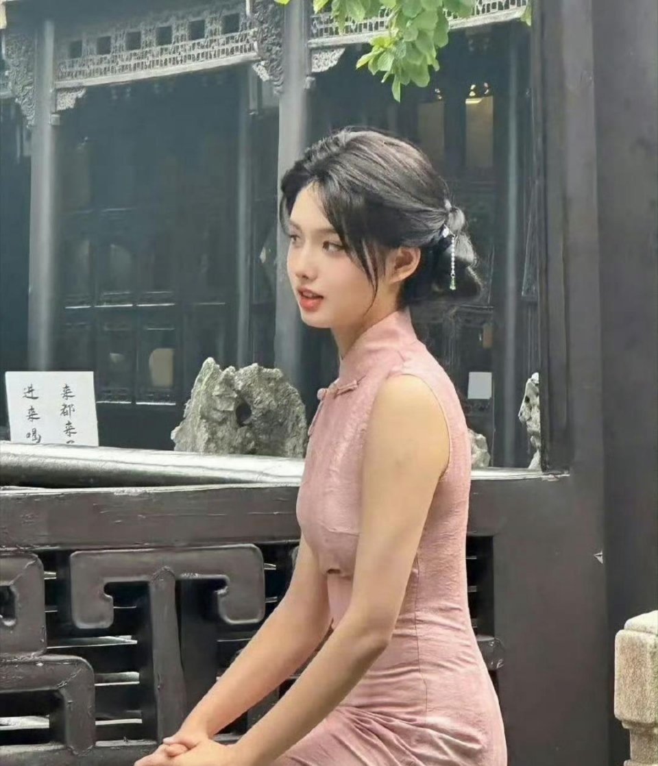 路人视角下的艾米，这颜值不火都难！