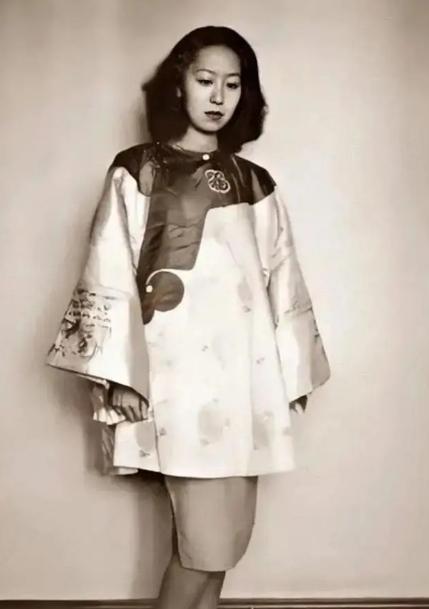 1956年，36岁的张爱玲，主动挽留65岁的美国作家赖雅过夜，一夜之后，张爱玲暗