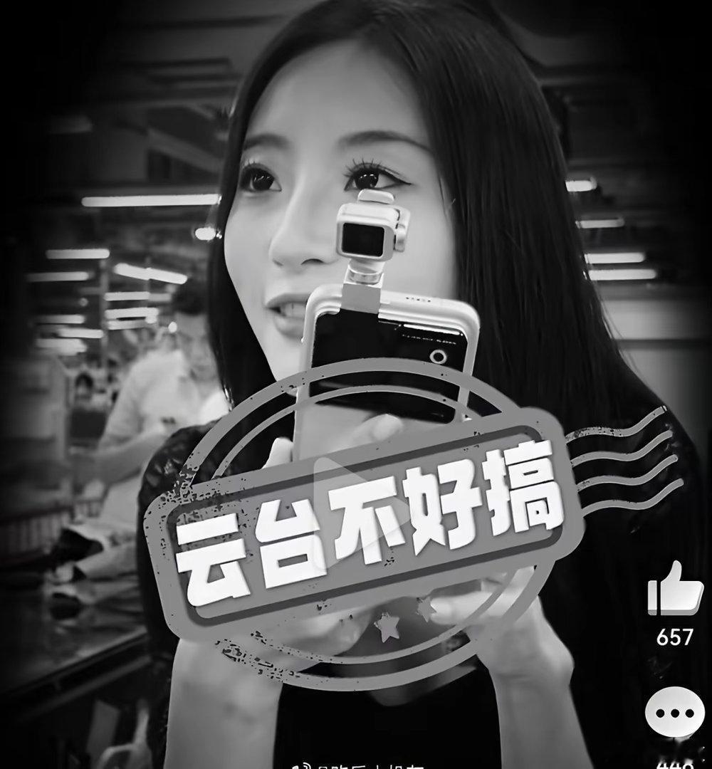 博主揣着荣耀RobotPhone直奔华强北，想问问能不能复刻。结果档口老板上手