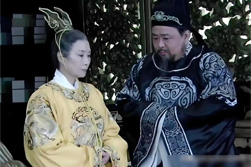 武则天问狄仁杰：“朕想立武三思为太子，你反对吗？”看完这段，我这种老江湖第一