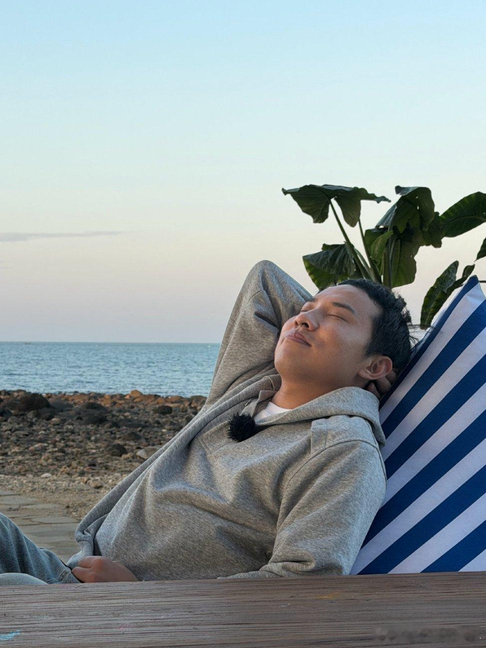 王鹤棣罚款徐志胜4000块冤种员工徐志胜太好笑了！晕碳区迟迟没建好，被王鹤棣罚了