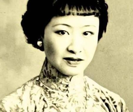 1955年，章士钊在北京菜市场闲逛，看到一卖烟卷的妇女，大吃一惊，连夜给毛主席写
