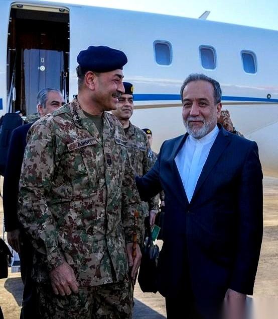 中东战火正烈，谁也没想到，巴基斯坦突然就成了国际舞台上的“抢手货”！这边，巴铁