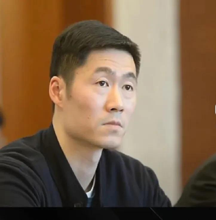 王励勤当选这届乒协主席网上都在评论说他当的很憋屈。想想也是有点道理的。现男乒和女