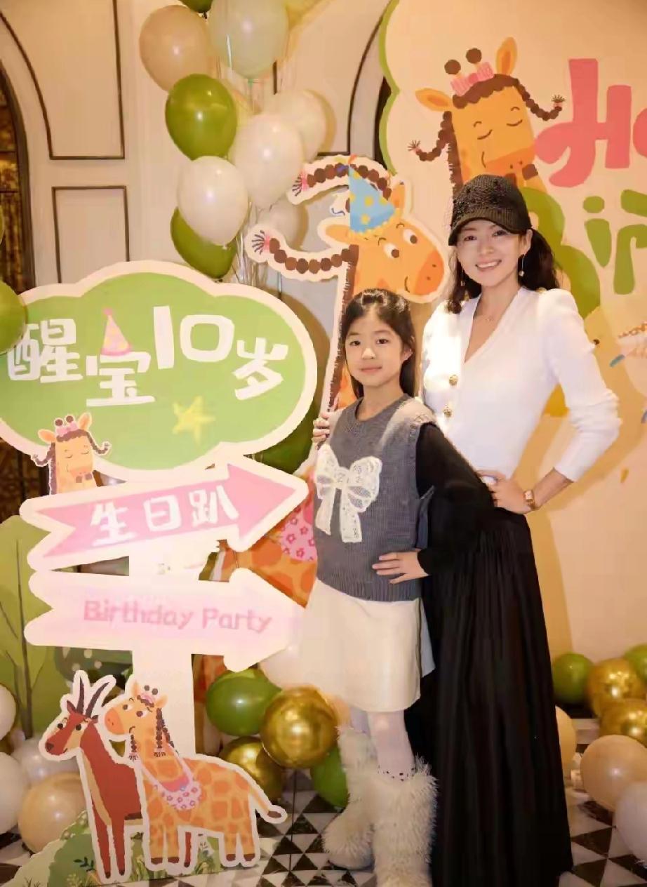 章子怡正面回应女儿进娱乐圈！10岁醒醒有天赋，却只迷宋雨琦3月10日，章子