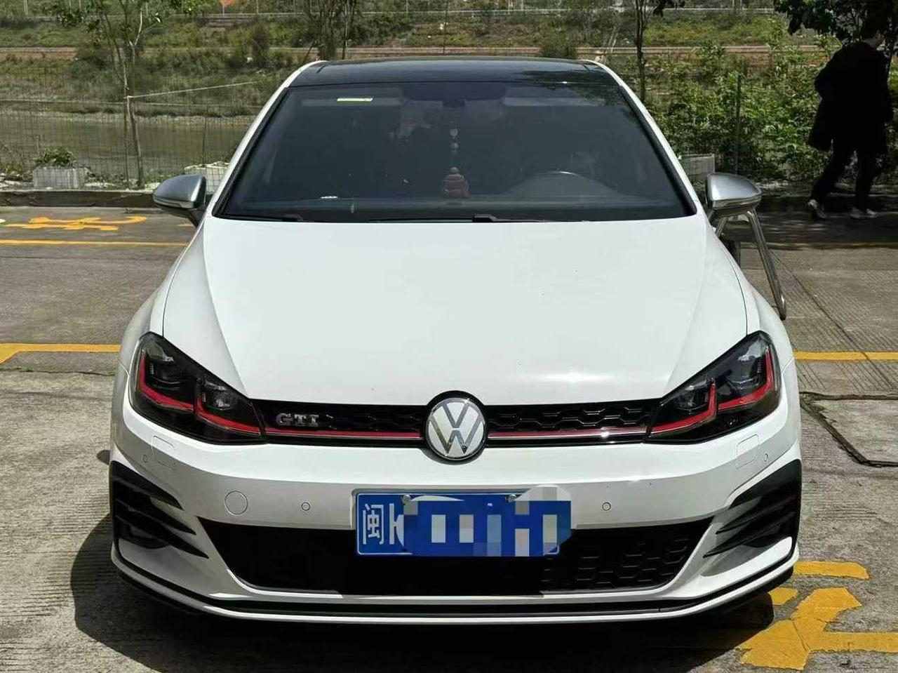 二手GTI价格崩成这样，该抄底还是该跑？ 兄弟们，今天聊聊二手车市场的硬通货