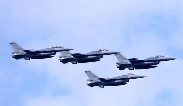 华盛顿这笔军火生意，怕是算错了账！F-16V战机正往中国台湾地区运，国防部的严