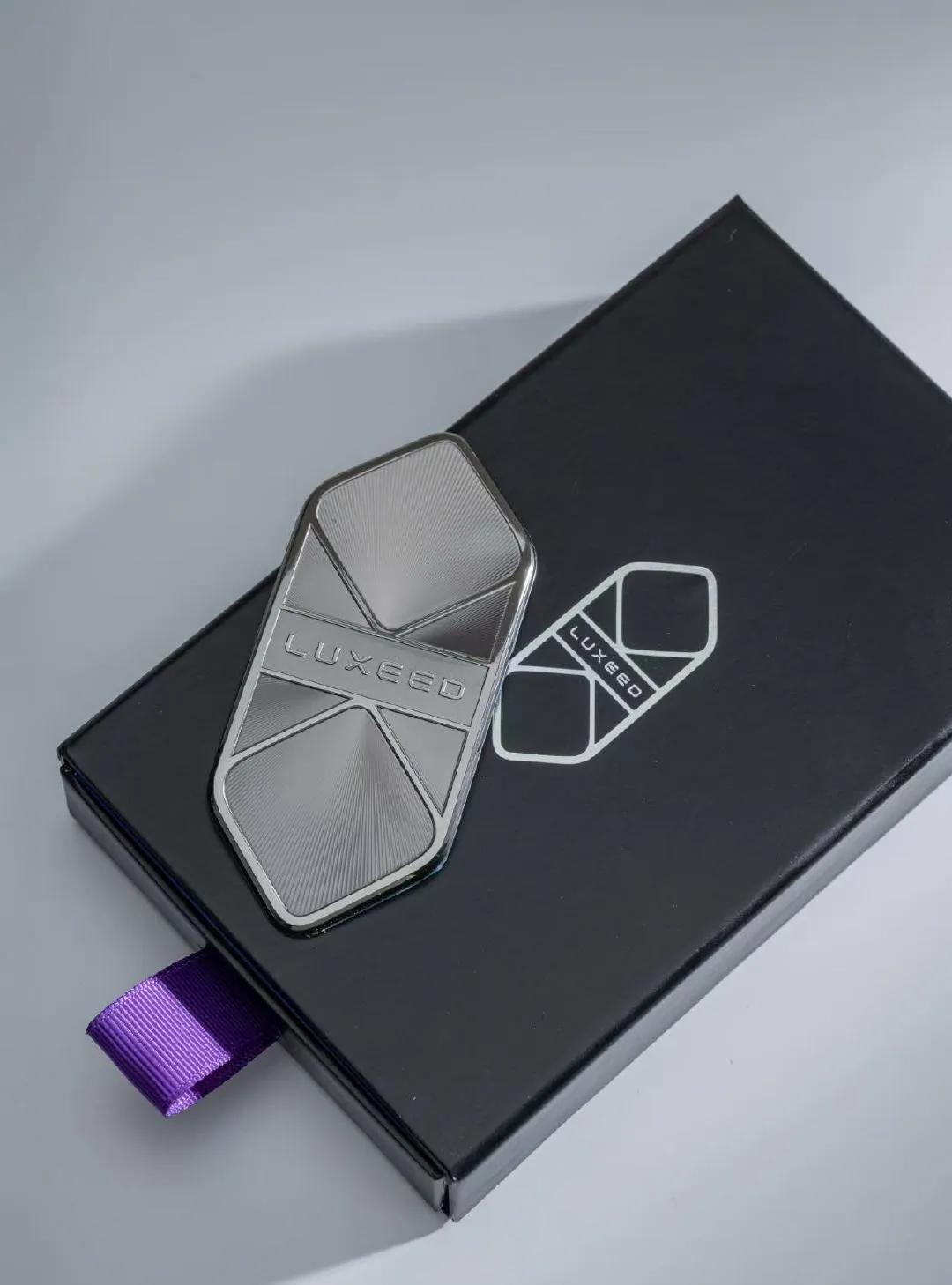 智界标志正式发布:智界产品闭环，终于有标了，金属质感可以。智界产品总监海蓝天发