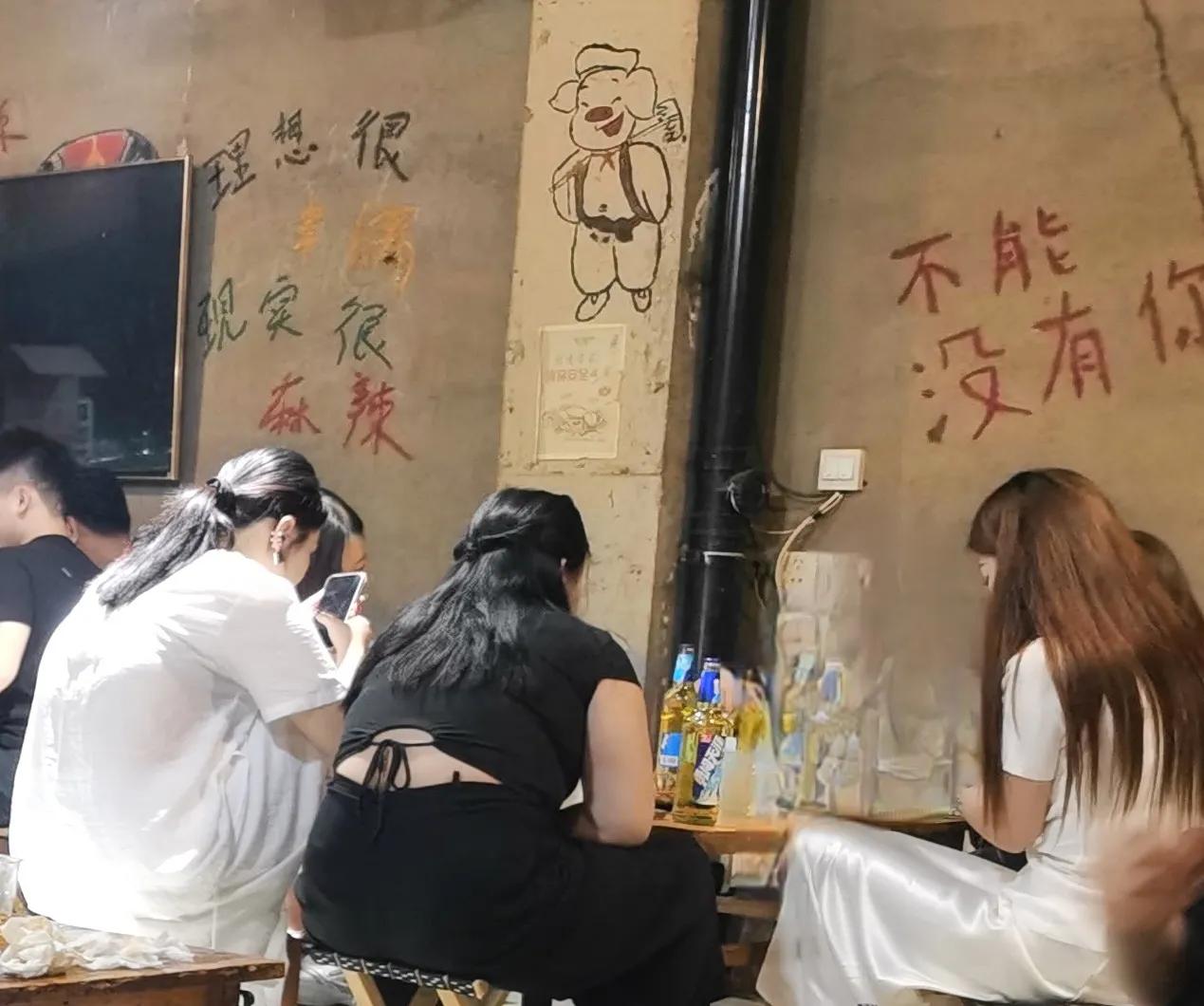 我终于知道伙计的险恶用心了，最近伙计有事没事总是叫我去吃烧烤，一开始我还认为夏天