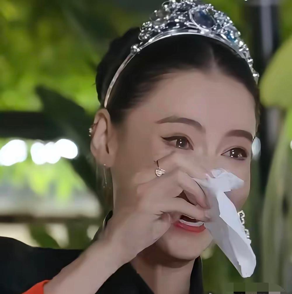 张柏芝在后台干的事，节目组都不敢全播出来！工作人员爆料，她老在化妆间转悠，可不是