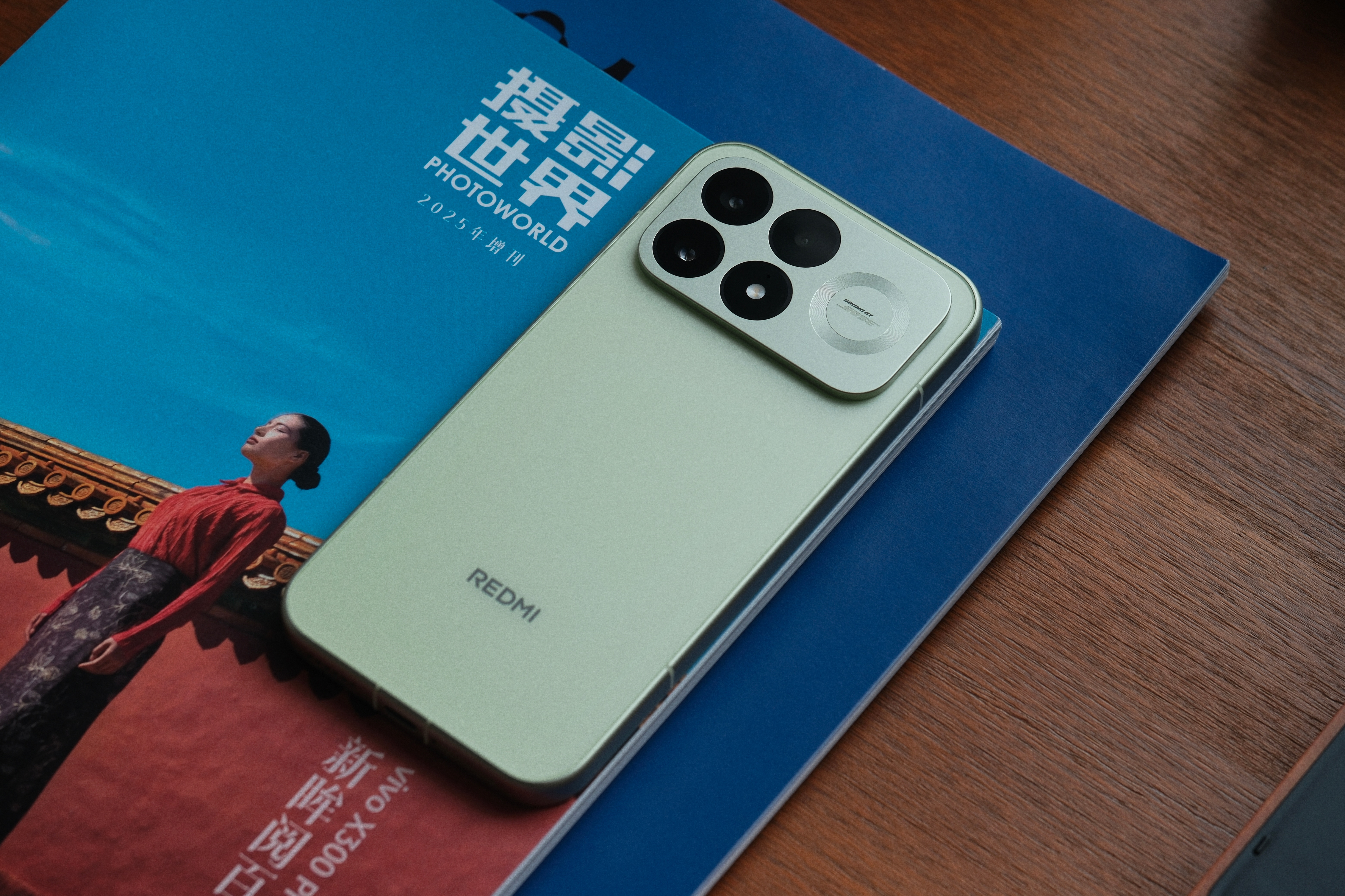 REDMIK100Pro「流萤追光」实拍，这配色我是真的喜欢，屏幕尺寸不大不