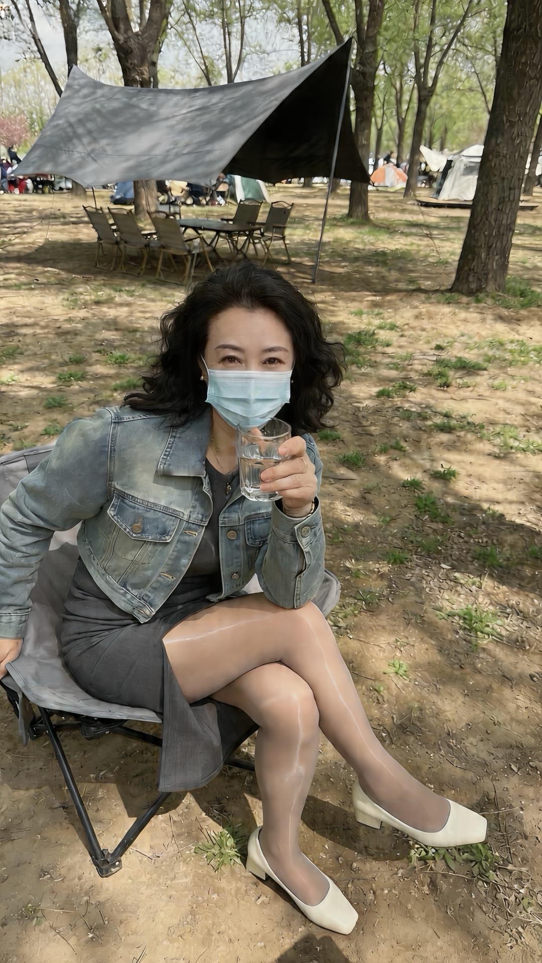 你现在四十多岁了还喜欢穿高跟鞋么