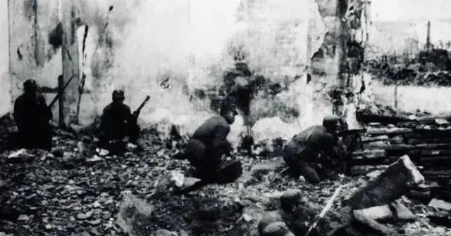 朝鲜战争中，38军113师副师长刘海清带领着338团3营火速行军。突然，刘海清下