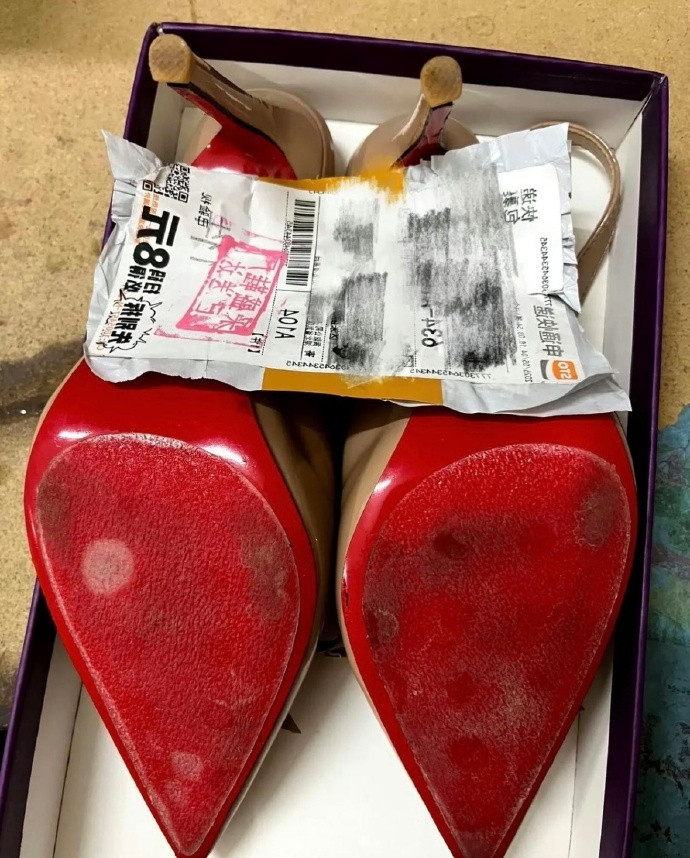 无语了面对被退回来的婚鞋商家都无奈了