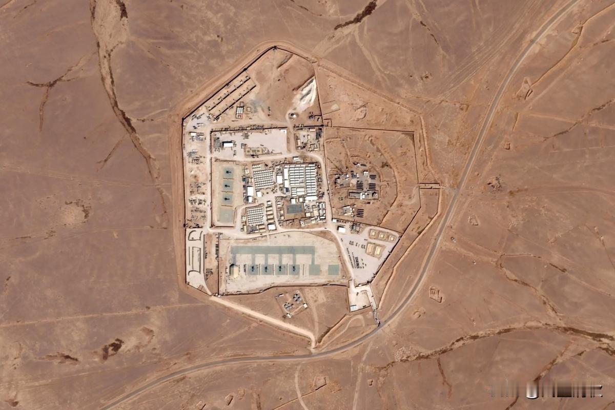 美军10年叙利亚霸权彻底落幕！最后基地移交，连家底都顾不上收2026年4月