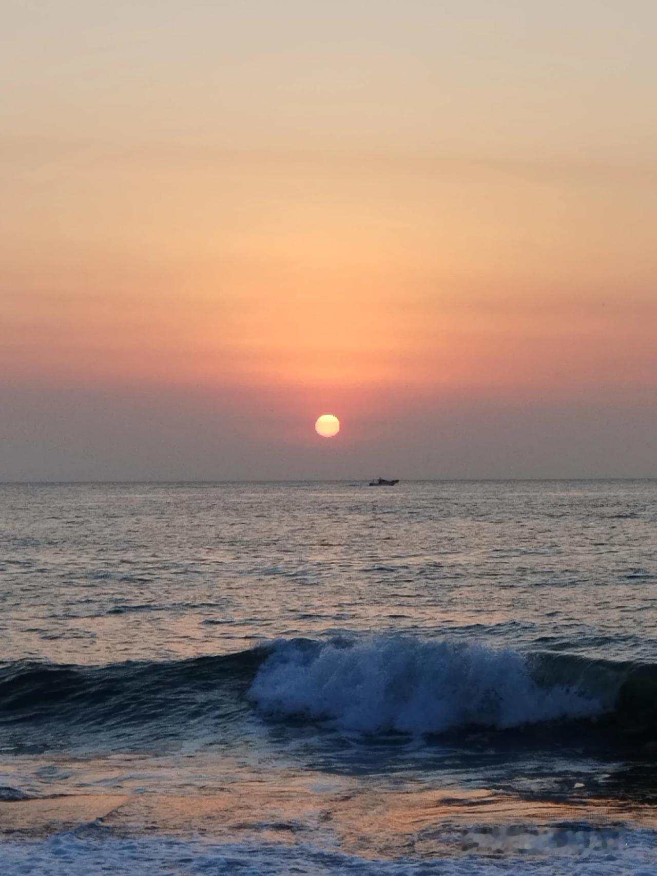 这个月我去了平潭、青岛、日照和黄山，青岛最贵，我住在青岛北站走路十分钟要80元钱