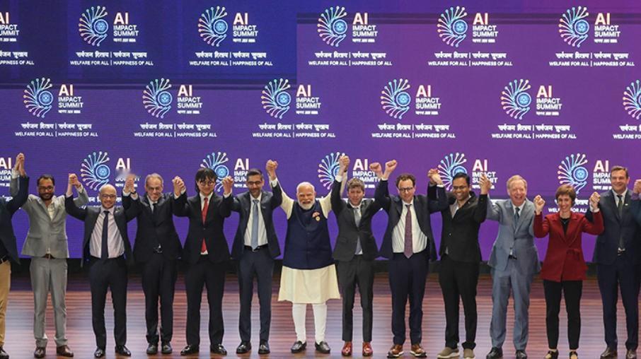 别再吹印度能比肩中国了！AI时代，它成了最大输家之一彭博社断言，随着人工智能
