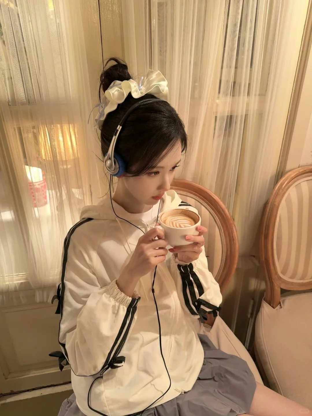 陈都灵lovememore手势舞好萌陈都灵嘟嘟学姐耳机分我一半好不好兔兔嘟52