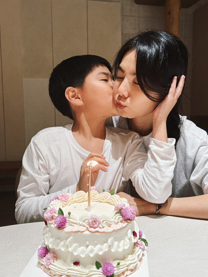 Ella发文庆祝结婚14周年！Ella发文庆祝结婚14周年Ella儿子都这么大了