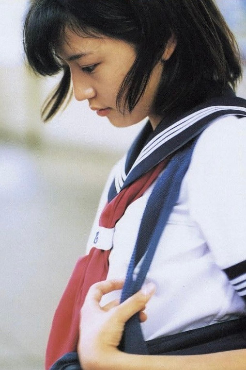 2002年，十四岁的长泽雅美，在摄影师内顺一的镜头下，出自写真集《ME》。