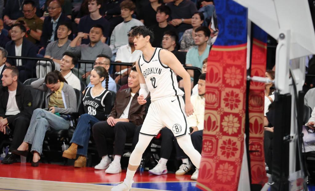 中国人给NBA联盟给足了面子，也给篮网队给足了氛围，包括姚明、成龙在内的各路文体