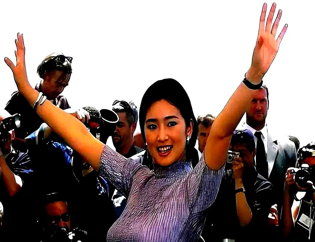 刷到一张巩俐年轻时的照片，我突然就懂了老谋子。他看中的是巩俐身上那股子原始的